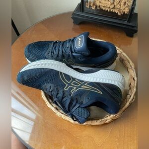 ASICS Gel Kayano 27 women's 9 shoe. Royal blue with gold accents.